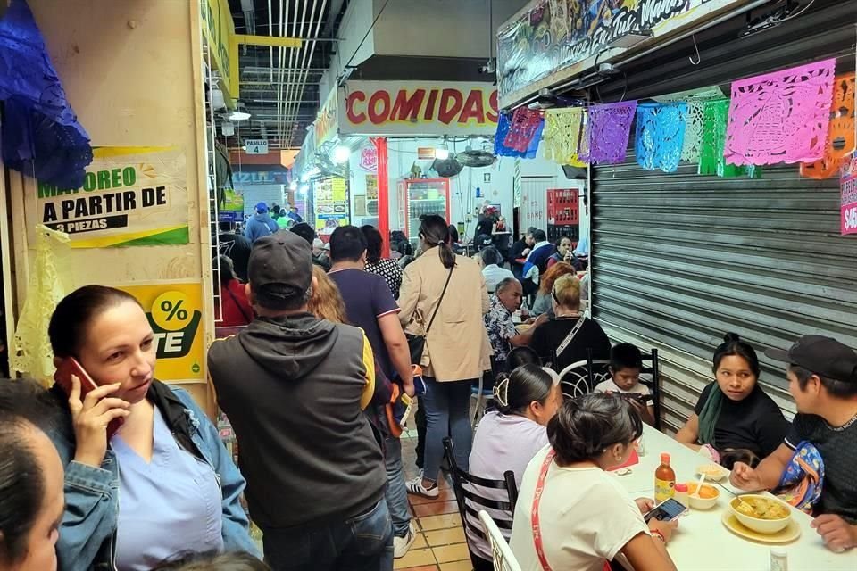 El Mercado Juárez es una parada tradicional para muchos regios el primer día del año.