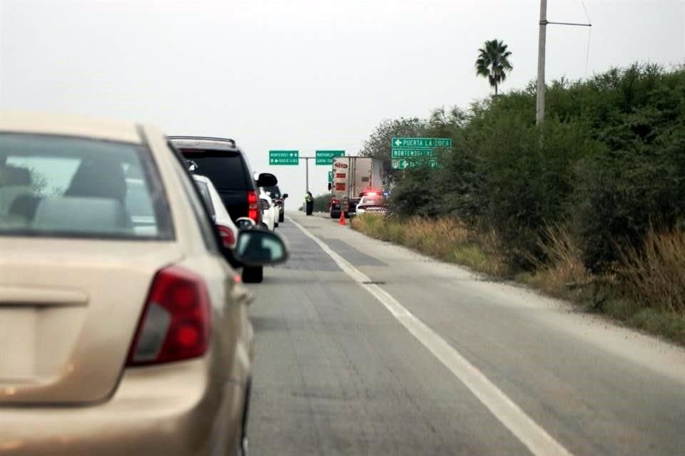 El retén de la Guardia Nacional se montó en la Carretera Nacional a la altura del Municipio de Montemorelos.