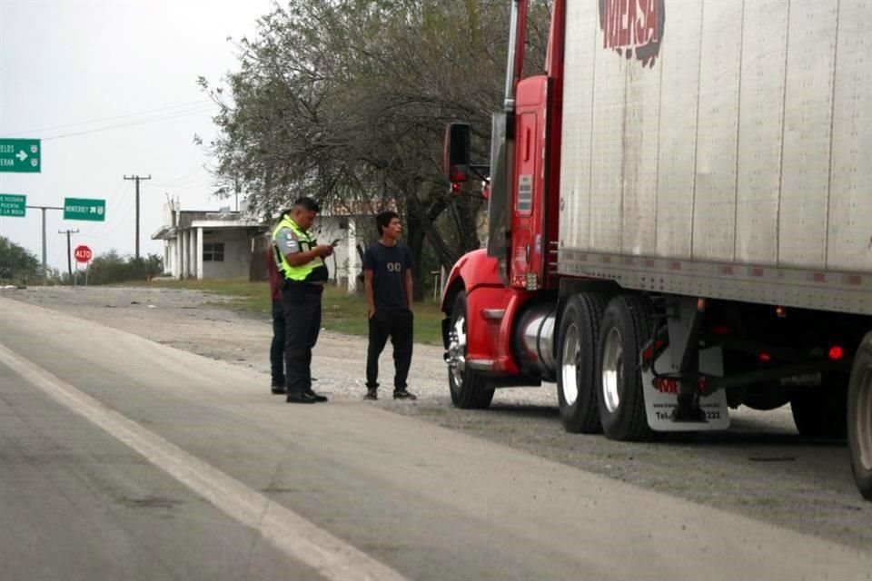 El retén de la Guardia Nacional se montó en la Carretera Nacional a la altura del Municipio de Montemorelos.