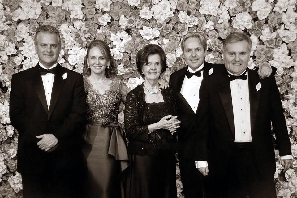 Con sus hijos Gonzalo, Tutuy, Mauricio y Julio Escámez Sada