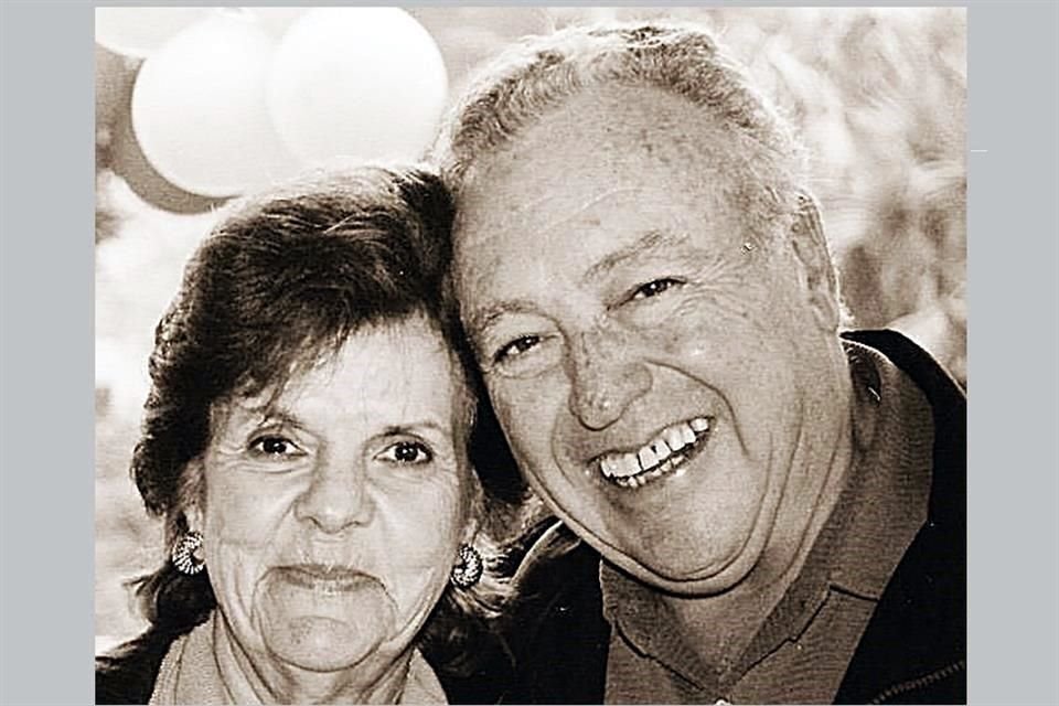 Con su esposo Julio Escámez Ferreiro (finado)