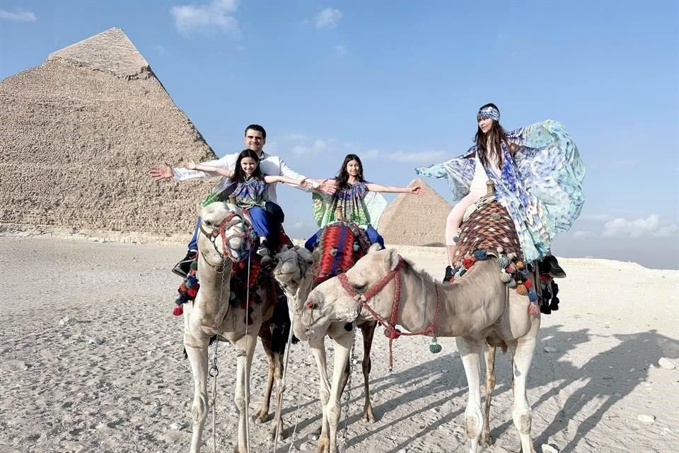 EGIPTO. Fernando Saldívar, Nicole Saldívar, zoe Saldívar y Brenda Martínez de Saldívar