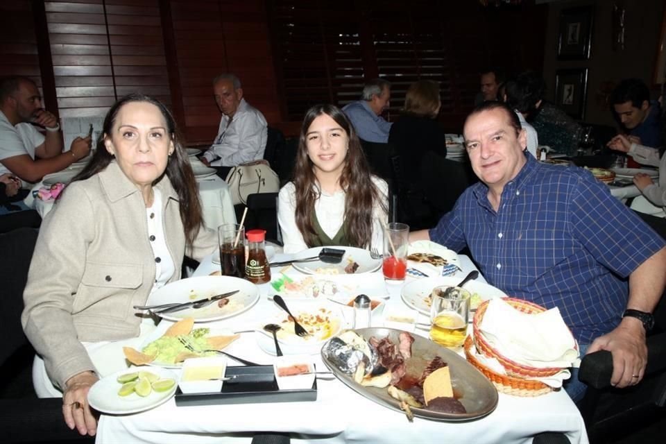 Loreto Garza, Loreto Hernández y Patricio Hernández