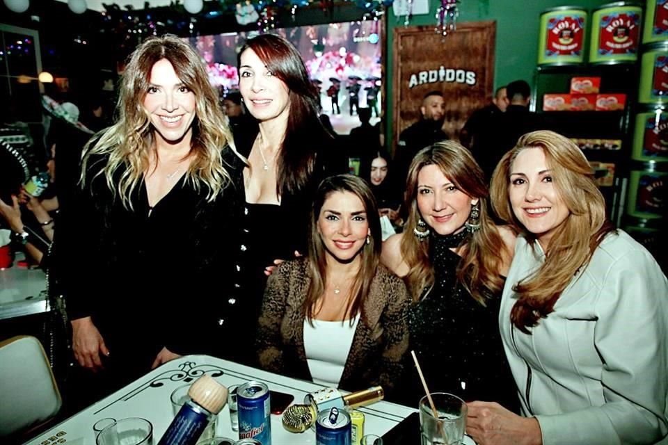 Liliana González, Adelina Paz, Yolanda del Bosque, Vanessa Elizondo y Silvia Segura