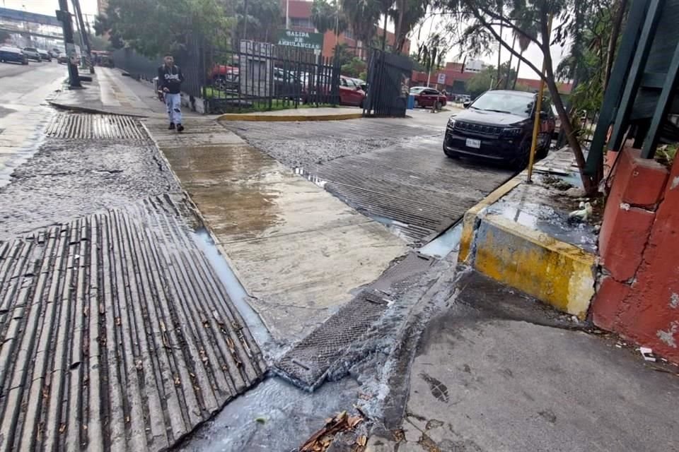 La contaminación invade el acceso al área de urgencias de la Clínica 26.