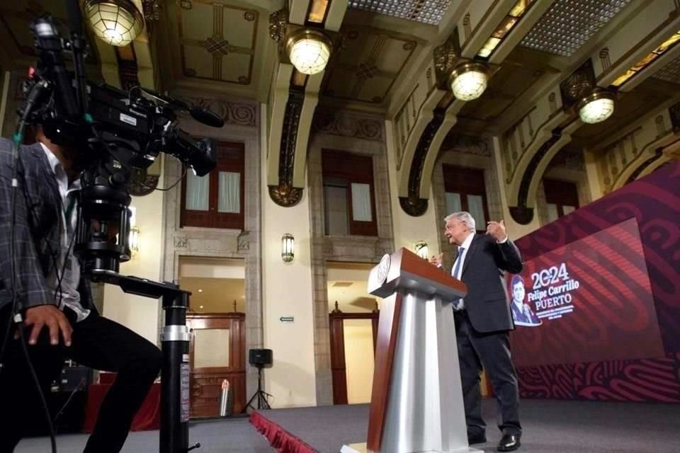 Andrés Manuel López Obrador, ex Presidente de la República, durante una de sus conferencias matutinas desde Palacio Nacional.