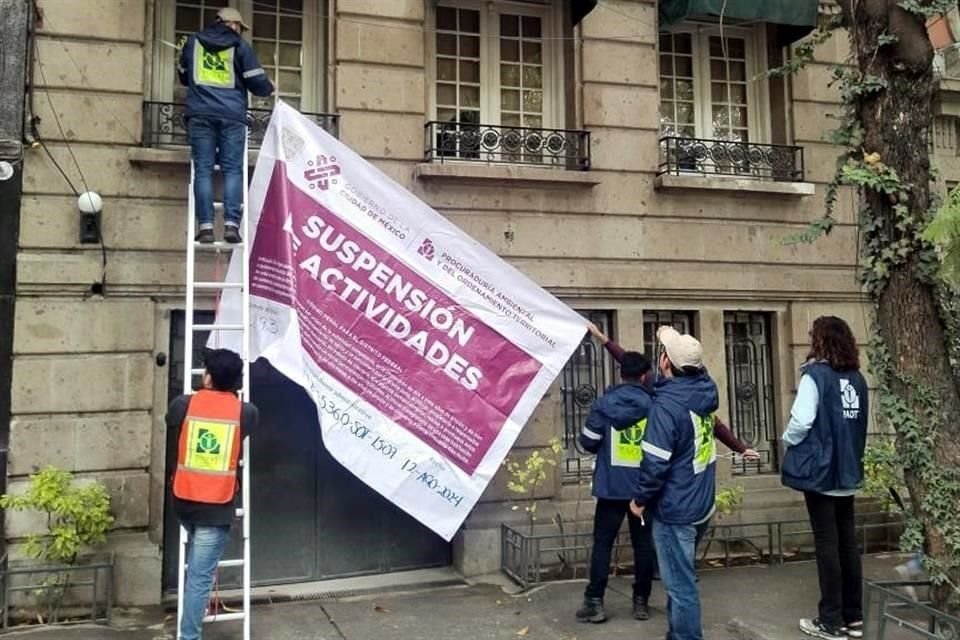 En agosto de 2024 la PAOT colocó sellos de suspensión en el inmueble de Tonalá 42 por realizar obras ilegales sin los permisos correspondientes.