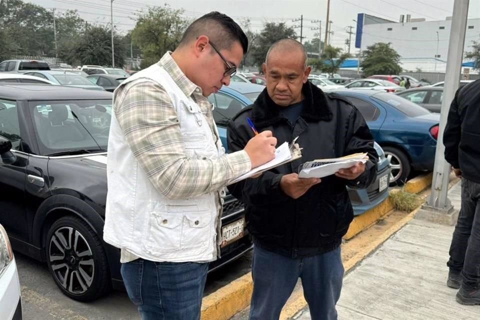 Personal de la CEDH recabó el pasado jueves quejas contra los cobros impuestos por Agua y Drenaje a algunos usuarios.