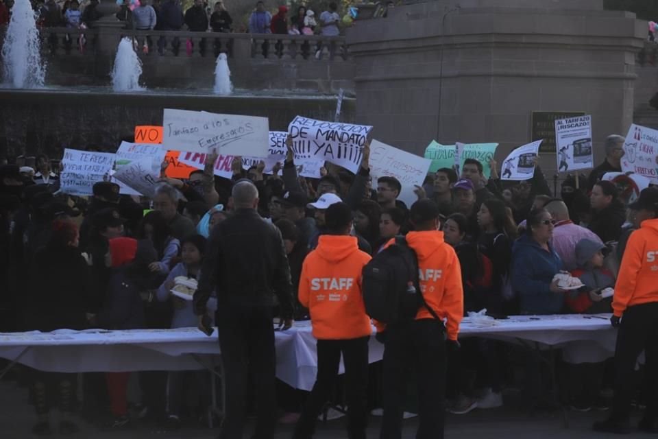 Los manifestantes intentaron acercarse al Palacio de Gobierno, pero fueron contenidos por Fuerza Civil.