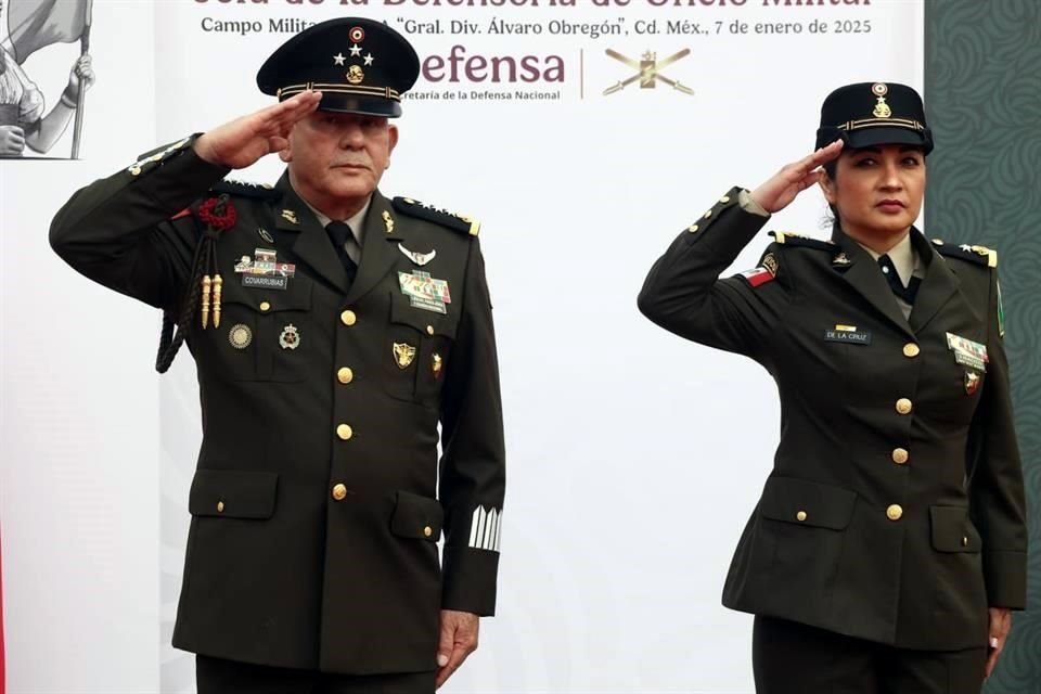 El subsecretario de Defensa, Enrique Covarrubias, tomó protesta a la mando.