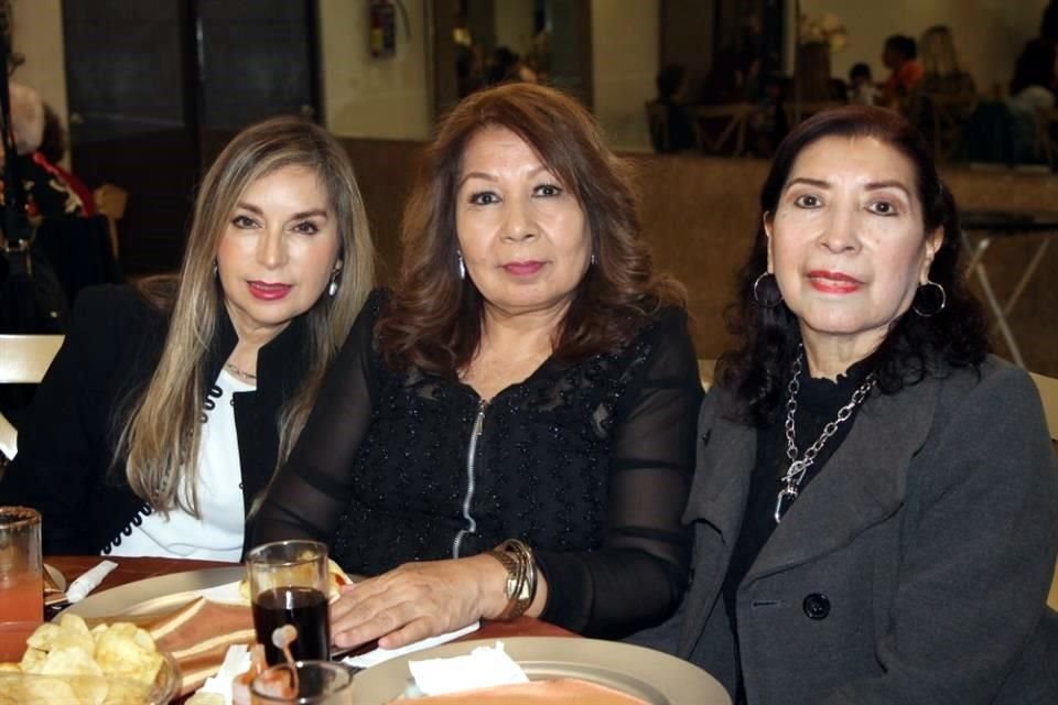 Gloria Mata, Lourdes Martínez y Magdalena Borjas