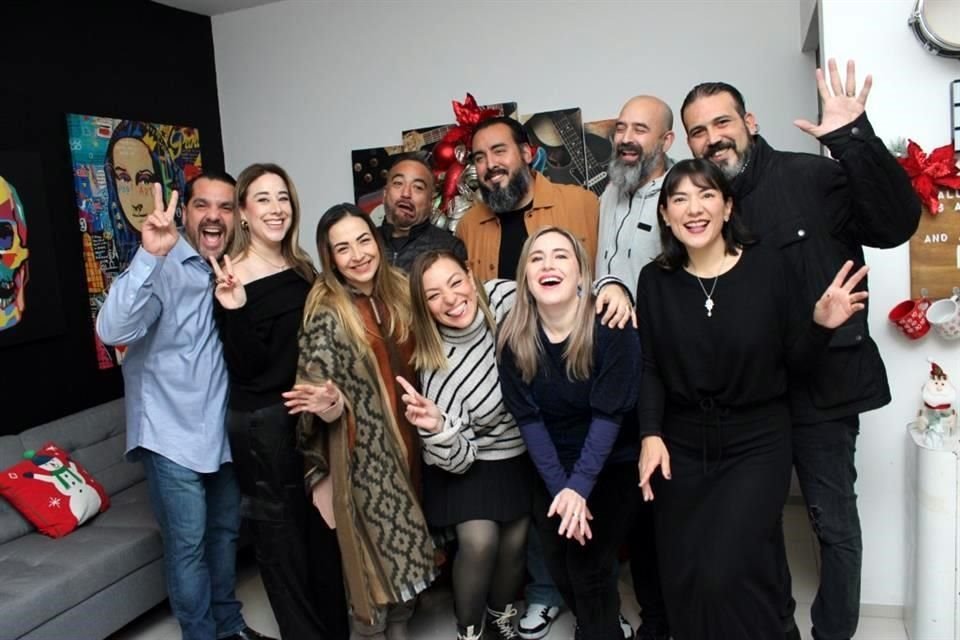 Victor Piñeyro, Dona Torres, Paola García, Manuel Soto, Marcelo Aguilar, Juan Ruiz, Javier Garza, Astrid Ávila, Selene González y Nadia Domínguez