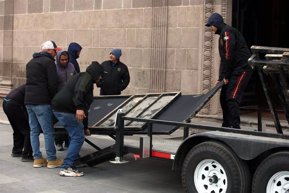 Al lugar también han empezado a llegar elementos antimotines de Fuerza Civil. 