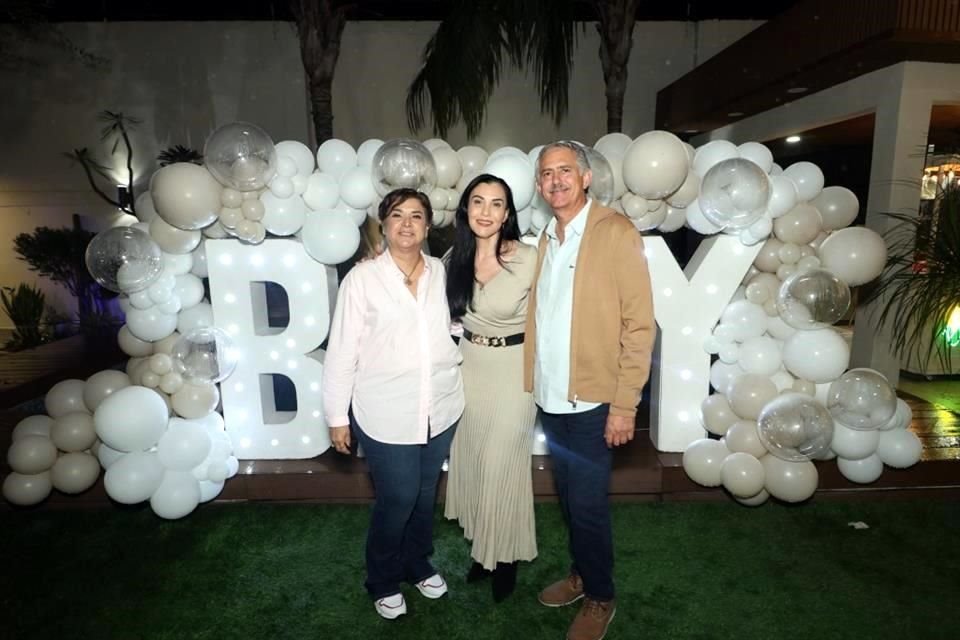 Adriana Benítez, Margarita Martínez y José Luis Quiroga