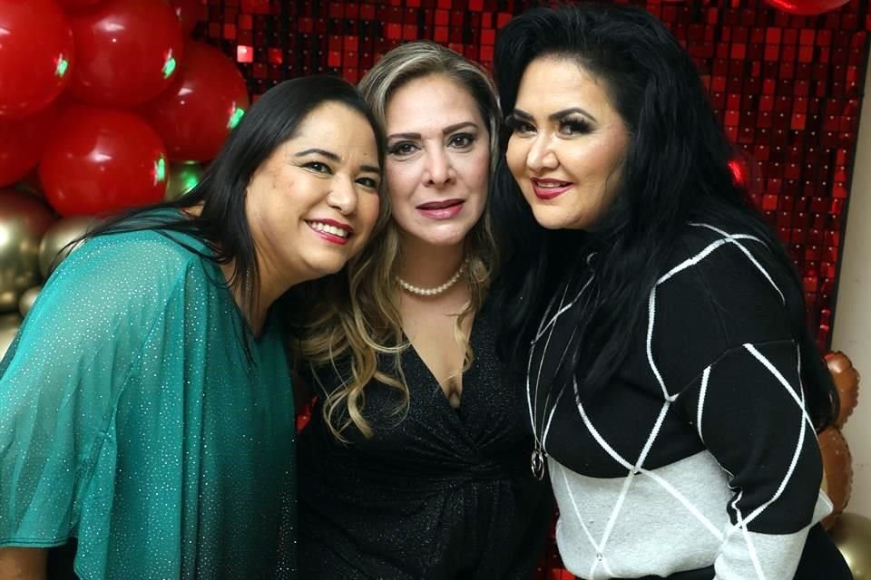 ORGANIZADORAS Betsy Flores, Sara Guerra y Magdis Ochoa