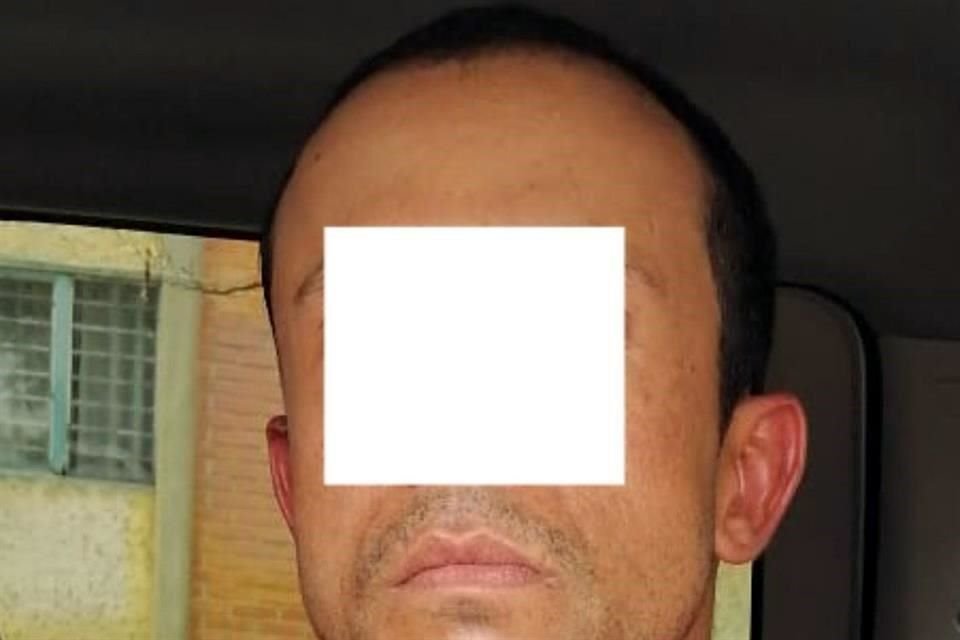 El detenido se identificó como Erick Antonio, de 40 años, nombre que no coincidía con el de la placa.