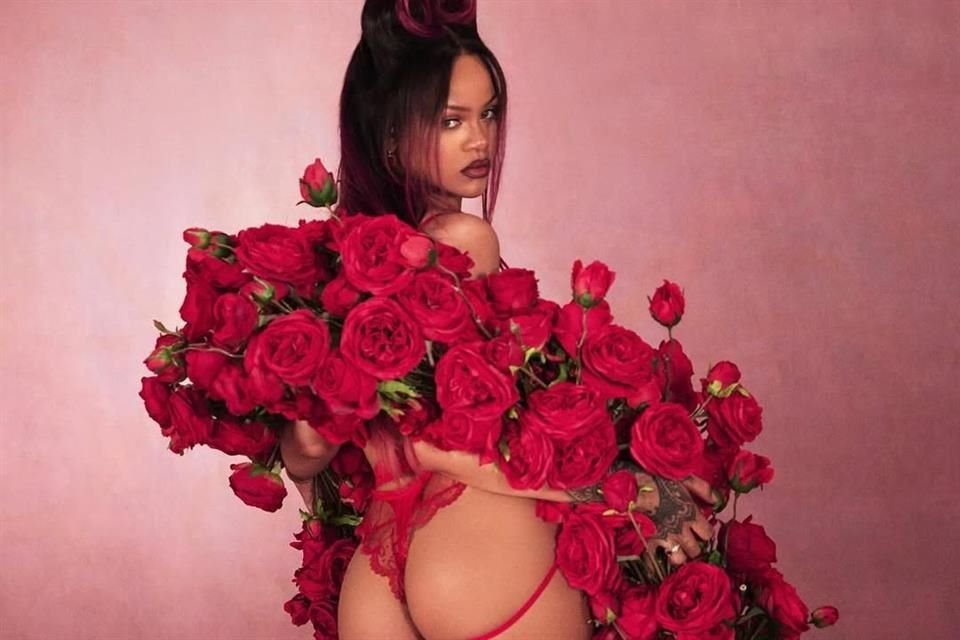 La cantante Rihanna deslumbró a sus fans como Cupido en la campaña de San Valentín 2025 de su exitosísima marca de ropa Savage X Fenty, este lunes en sus redes sociales.