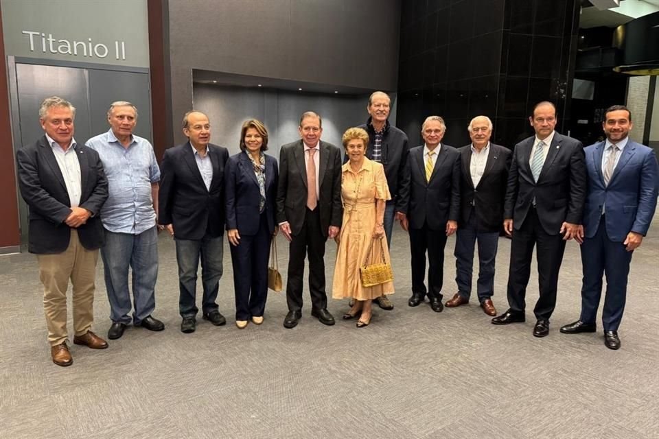 Vicente Fox y Felipe Calderón con un grupo de ex Mandatarios latinoamericanos.