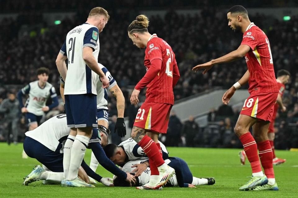 Fueron minutos de drama en el encuentro entre Spurs y Reds.