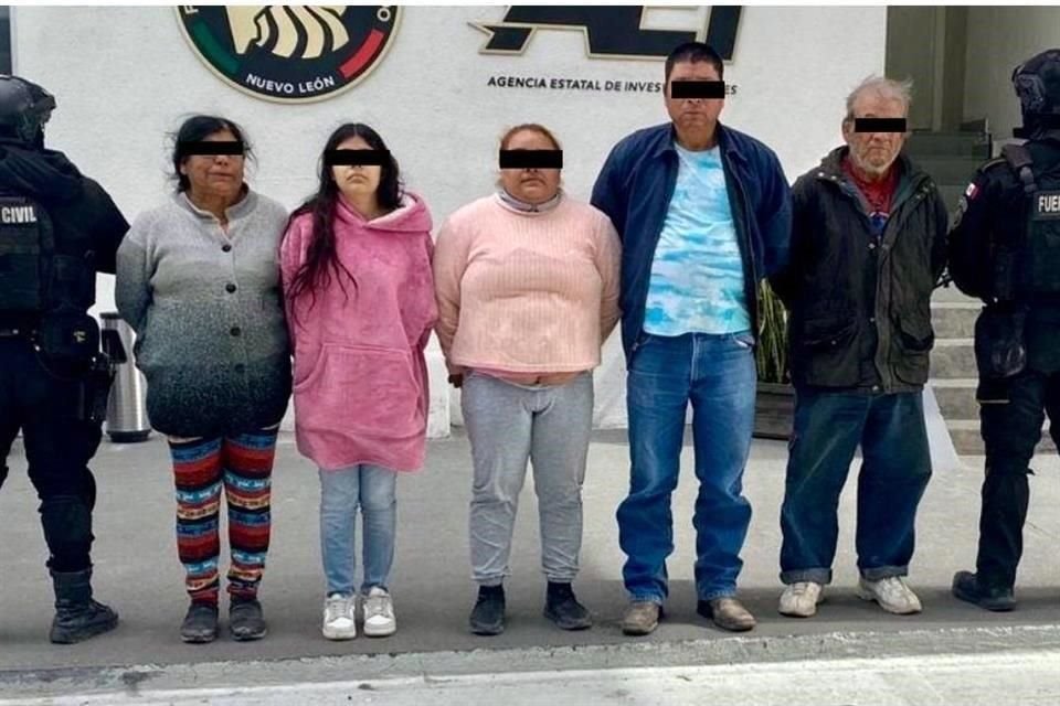 Las personas detenidas fueron identificadas como María, de 30 años; Natalia, de 63; Brenda, de 21; Ramiro, de 47, y Celestino, de 62.