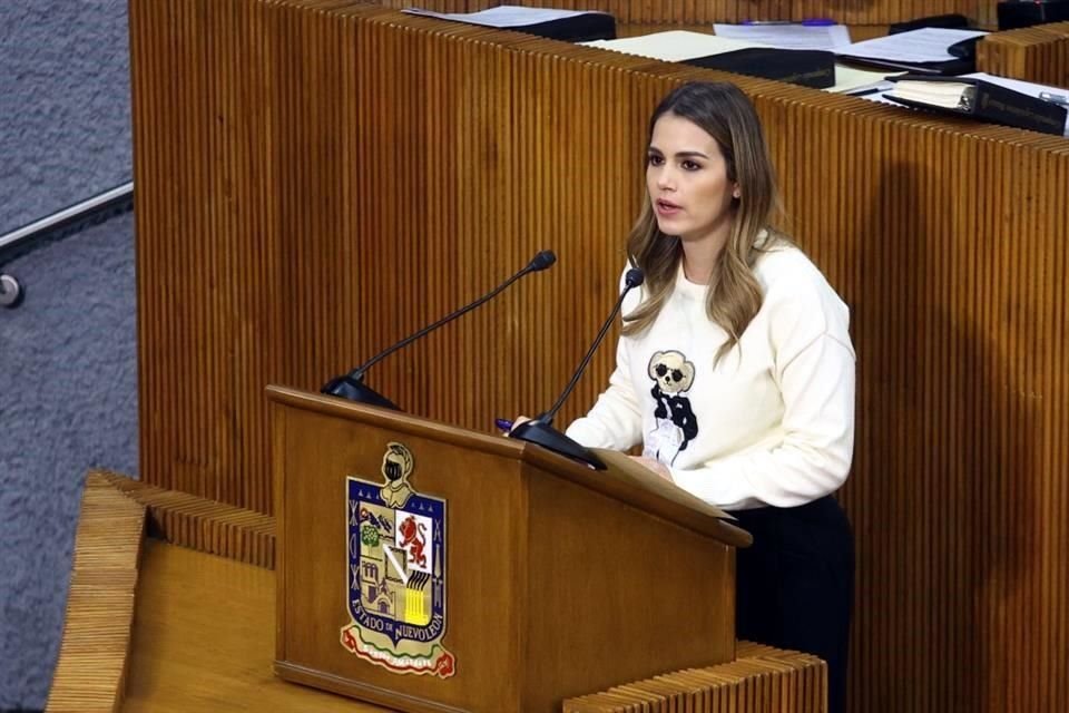 El acuerdo fue presentado por la priista Lorena de la Garza.