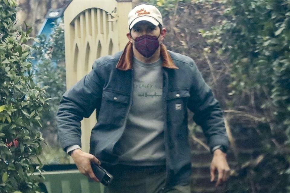 Ashton Kutcher ayudó a mitigar un incendio en la casa de su vecino.