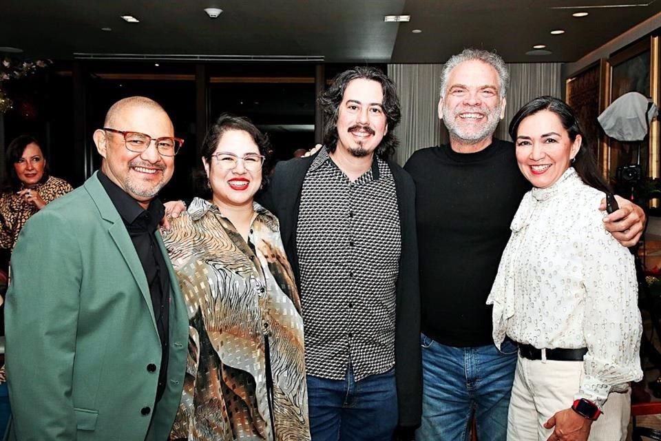 Carlos Fuentes, Fanny Romero, Miguel Almaguer, Sergio Martinez y Maru Ayala