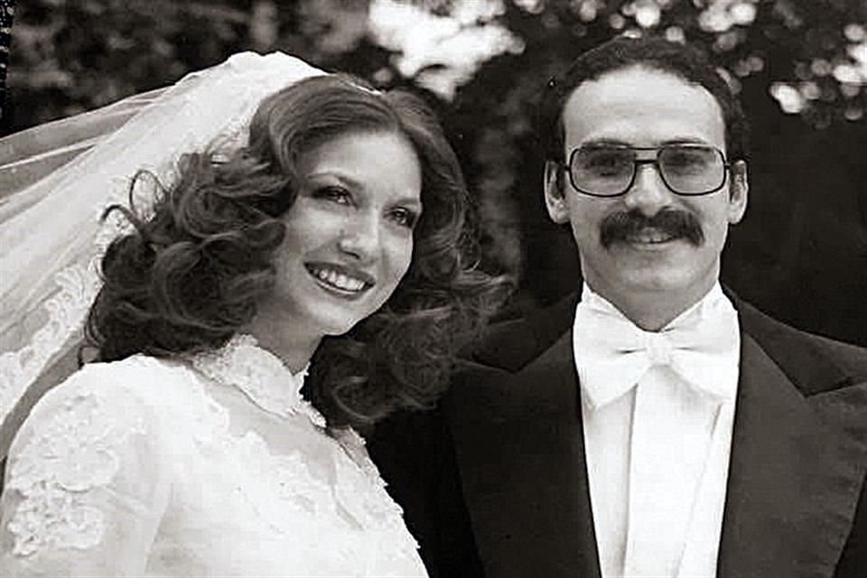 El 17 de junio de 1977 contrajo matrimonio con Martha Eva Treviño de Guzmán