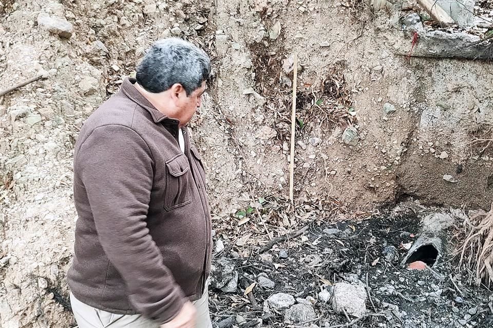 Horacio González Palomo, vecino de Colinas de San Ángel prefirió arreglar la fuga a esperar a que lo hiciera Agua y Drenaje.