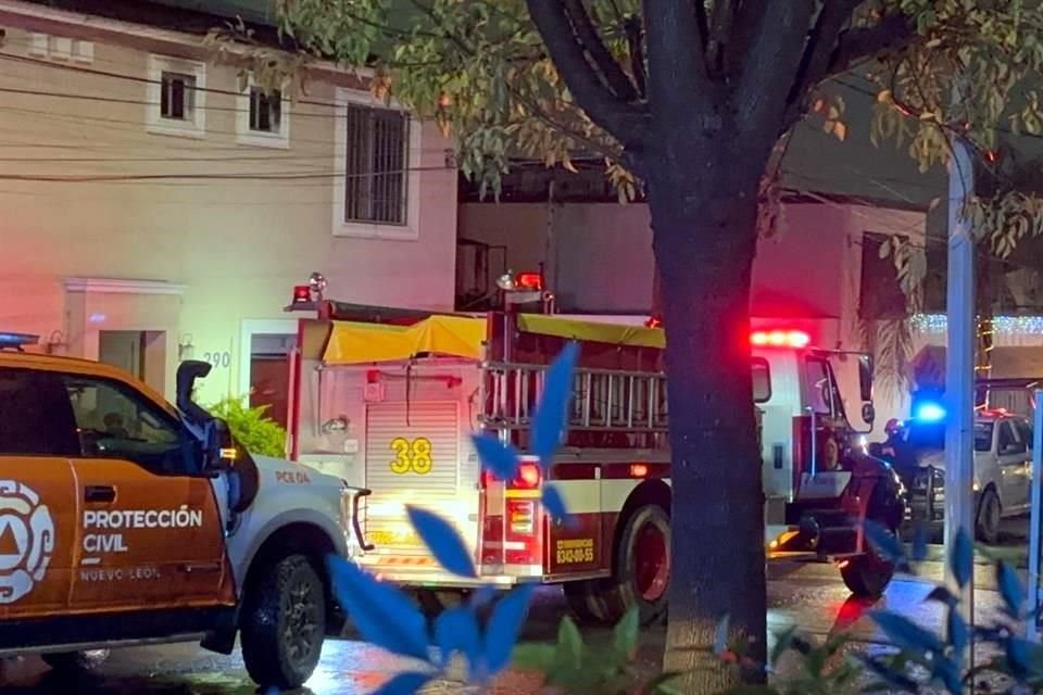 Elementos de Bomberos NL y de Protección Civil acudieron al lugar.