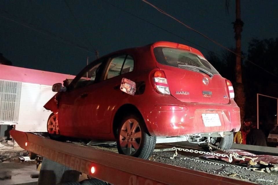 El conductor recibió los primeros auxilios y luego fue trasladado al Hospital General de Zona No. 21 del Seguro Social.