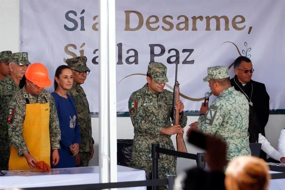 La Presidenta Claudia Sheinbaum dio el banderazo al programa federal de desarme voluntario en la Basílica de Guadalupe.