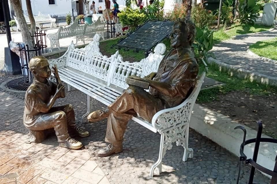 Comala, en el Estado de Colima, alberga una escultura de Juan Rulfo, quien volvió célebre el nombre de este pueblo mágico a partir de su novela 'Pedro Páramo'. 