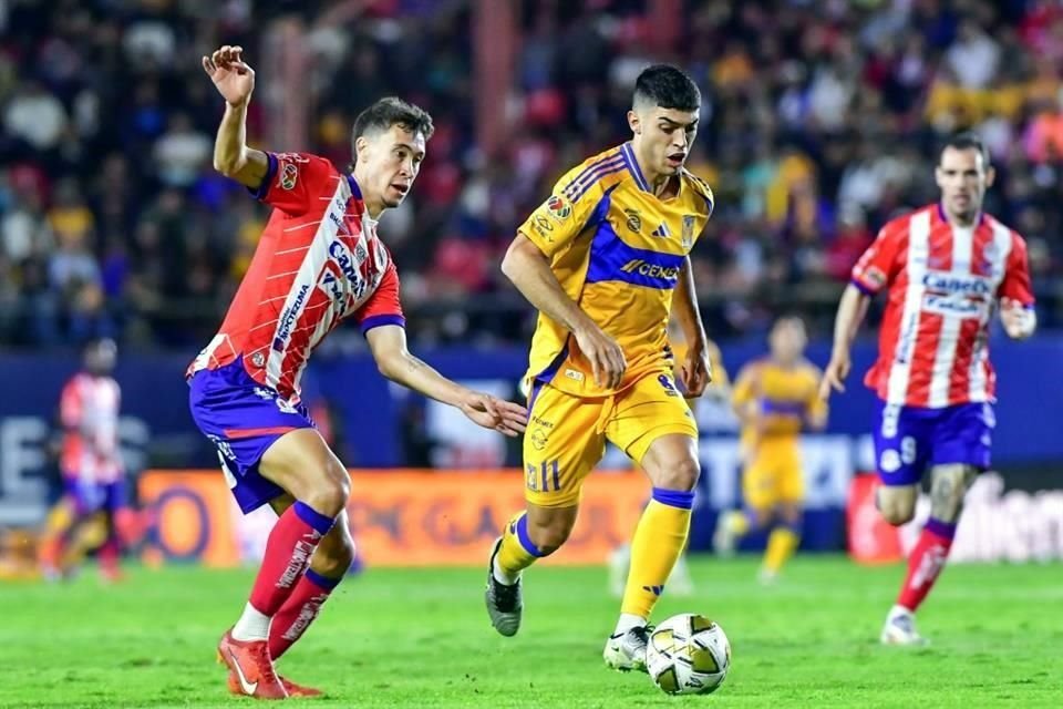 Juan Brunetta (al centro) podría iniciar esta tarde ante el Atlético de San Luis.