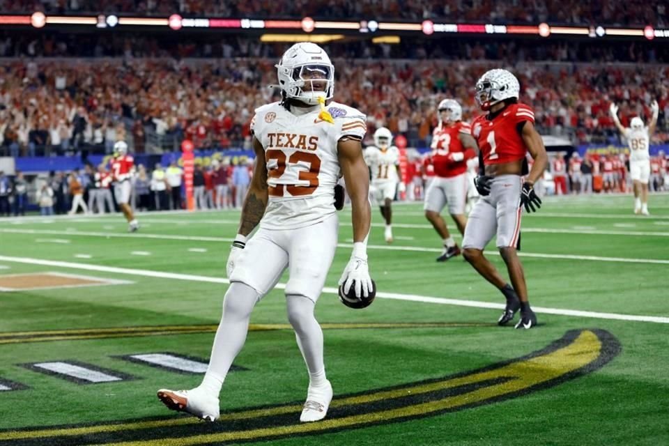 Texas memasuki permainan pada kuarter kedua ketika Quinn Ewers memukul Jaydon Blue untuk umpan sejauh 18 yard. Rasanya tidak bertahan lama.