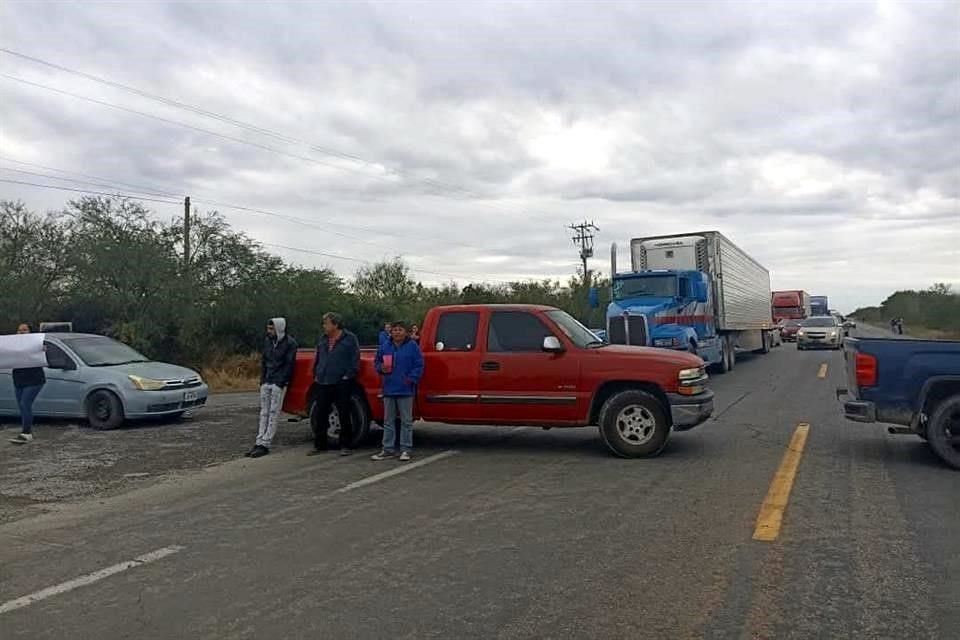 Los inconformes criticaron a la CFE porque recalcaban que sumaban más de una semana sin los servicios.