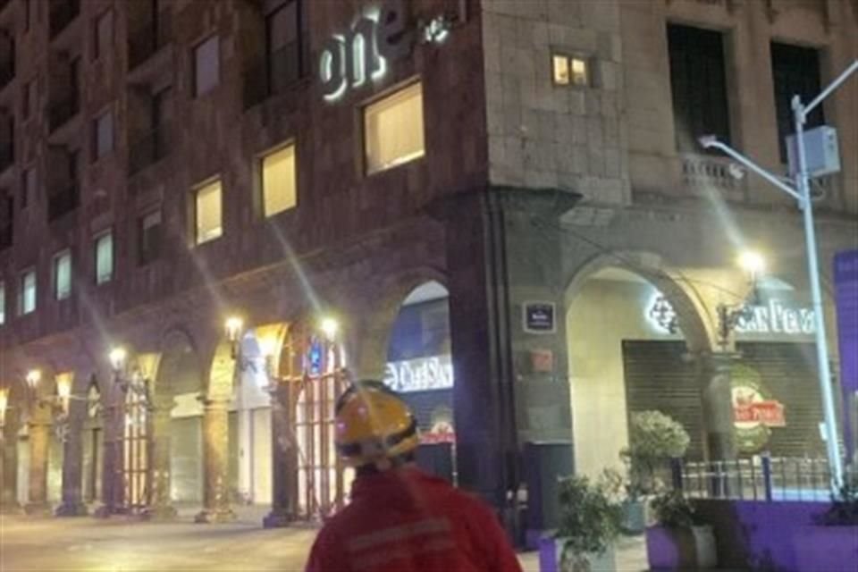 Elementos de Protección Civil inspeccionaron edificios del Centro.