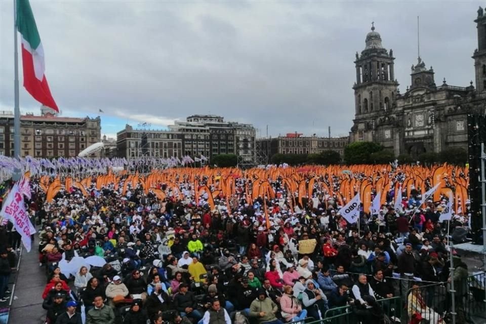 Bajo una mañana fría en la Capital, y frente a miles de simpatizantes, la Mandataria Claudia Sheinbaum federal cumple hoy sus primeros 100 días.