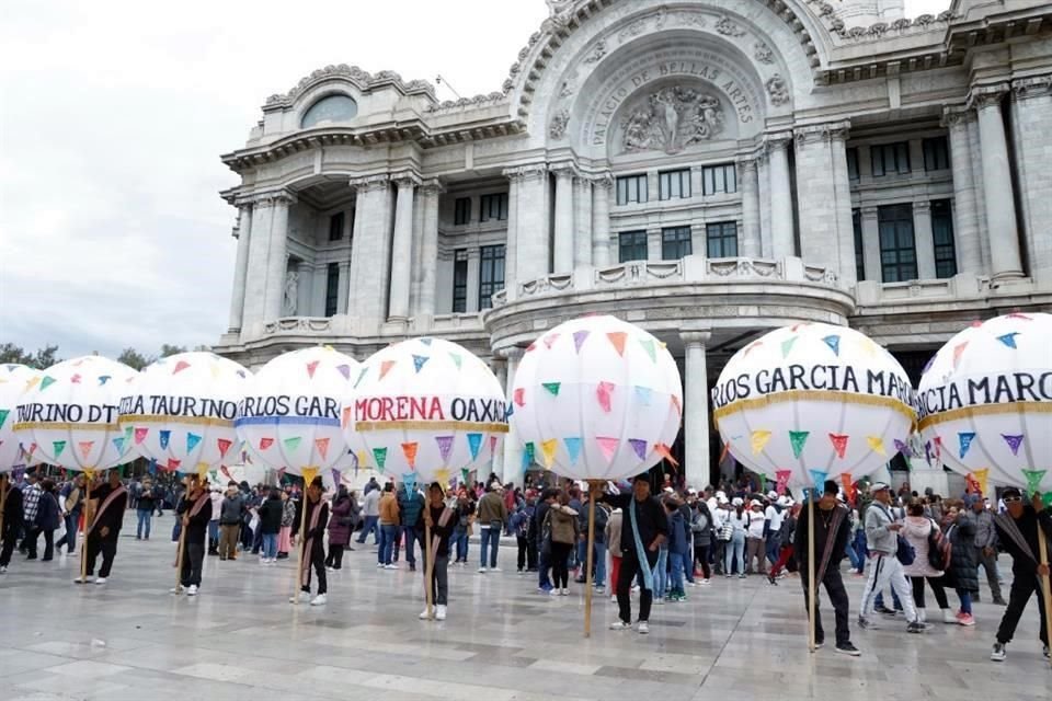 Contingentes que llegaron al Centro de la CDMX para el informe de la Presidenta.