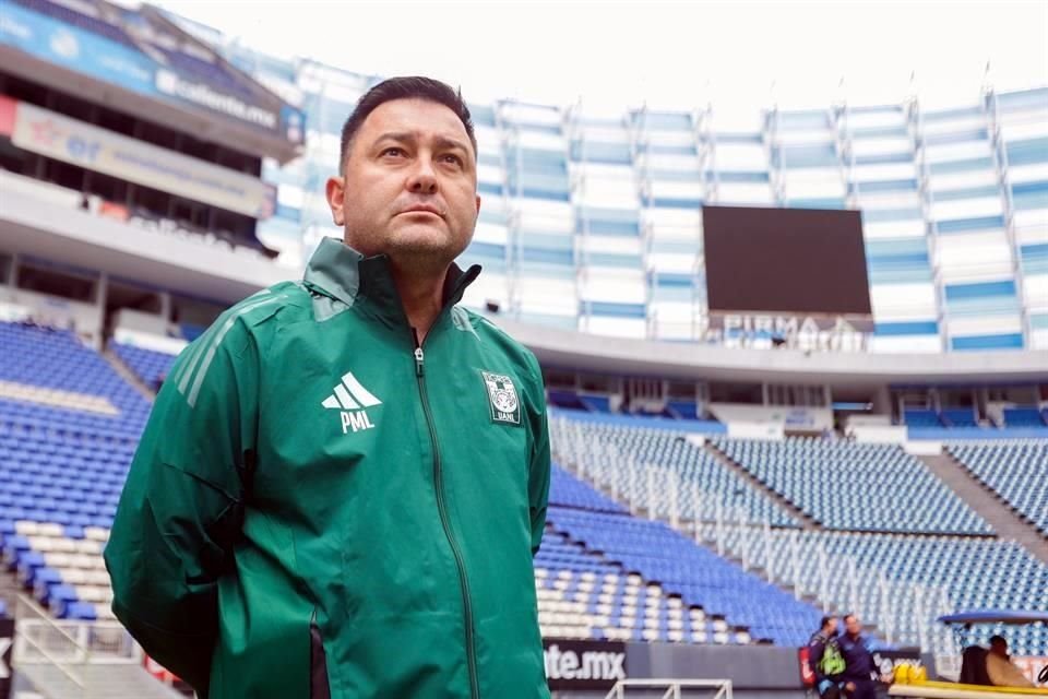 El técnico español Pedro Martínez Losa dirigió por primera vez a Tigres Femenil desde la banca.