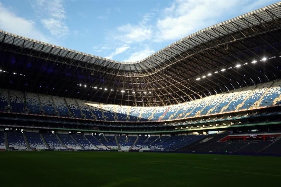 Asi lucía el majestuoso Estadio Monterrey a más de una hora de arrancar el duelo.