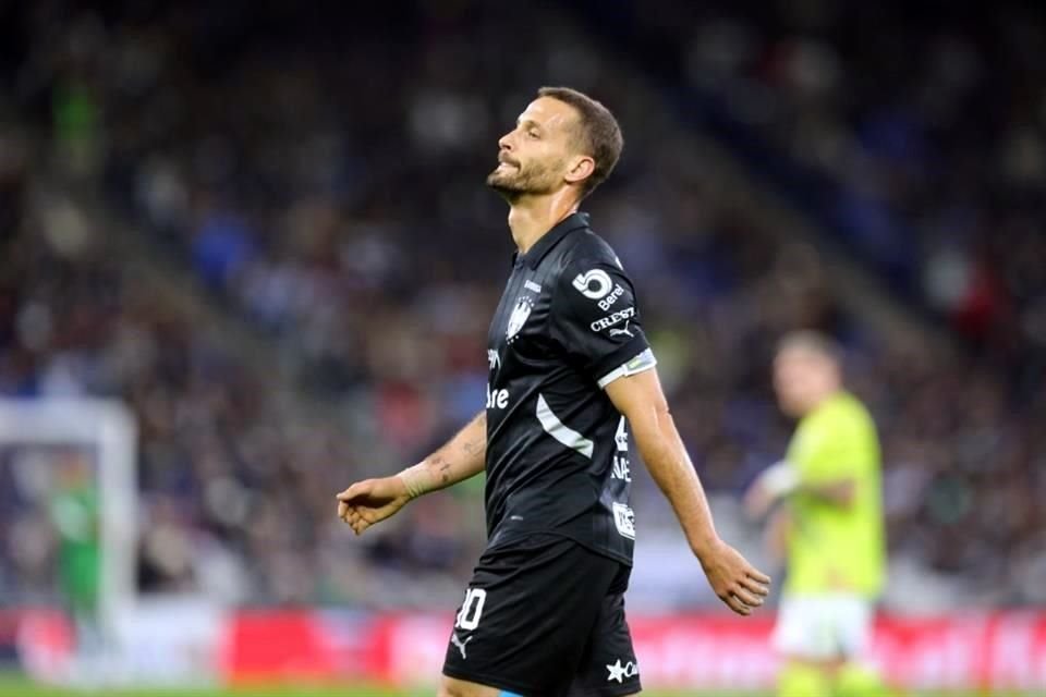 Ante el Puebla, Sergio Canales no logró ser el jugador que marca diferencia, como lo fue en otros partidos.