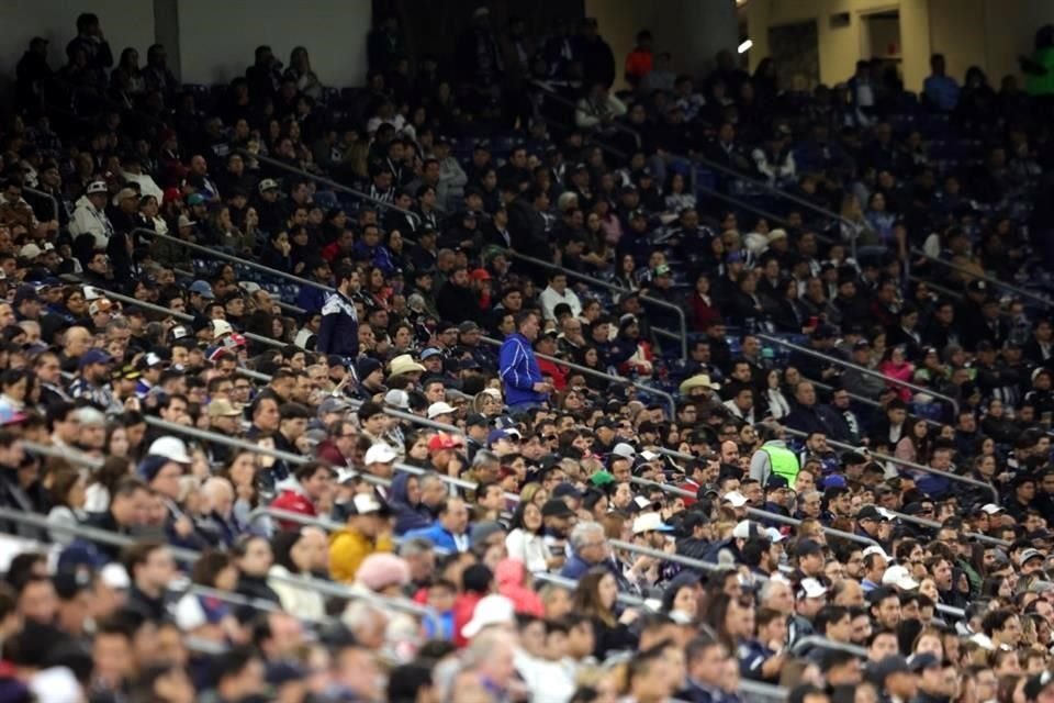 Fiel a la costumbre, los aficionados de Rayados hicieron una gran entrada en el Estadio Monterrey.