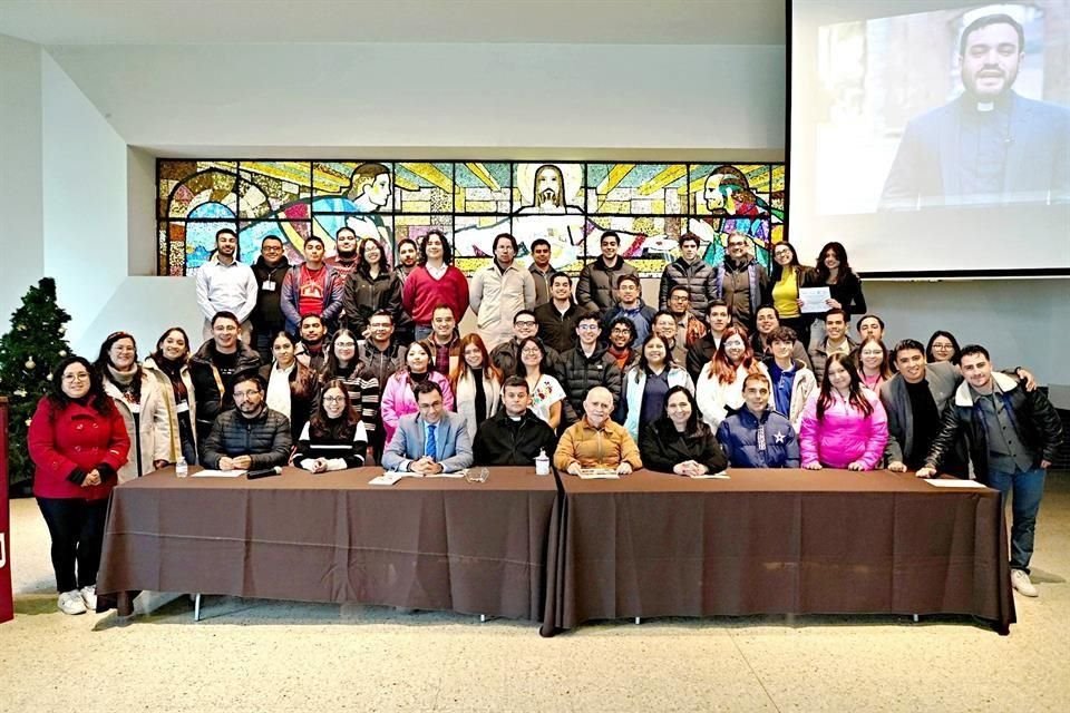 Participantes del campamento internacional de jóvenes católicos.