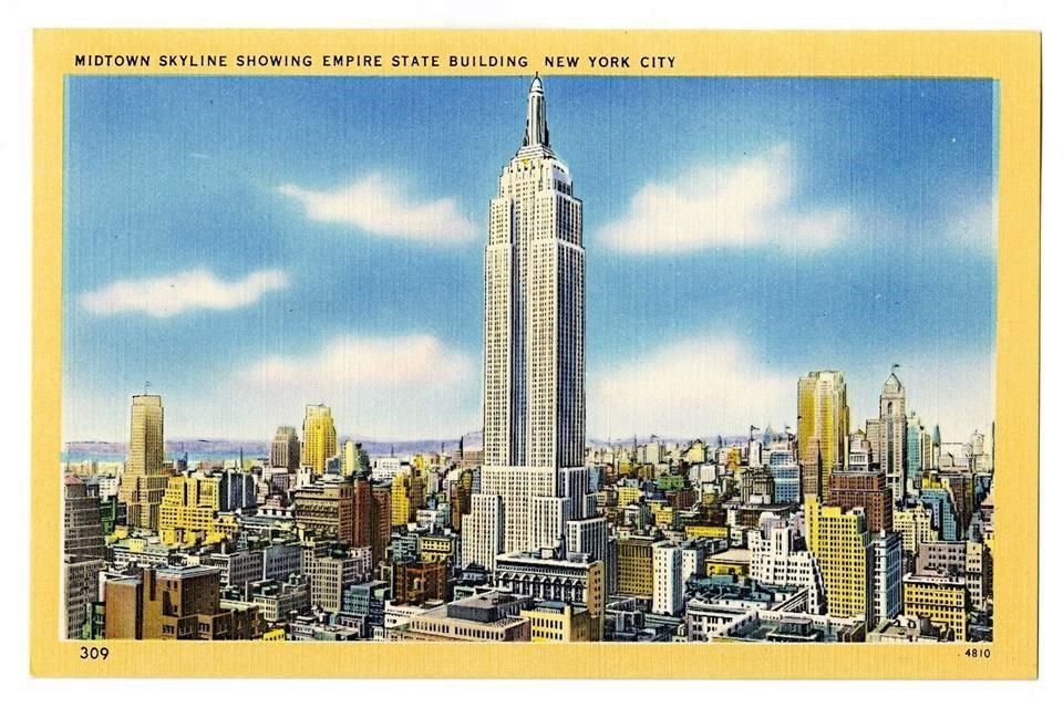 La postal 'Midtown Skyline Showing the Empire State Building. 1930s', de Alfred Mainzer, es una de las imágenes exhibidas.