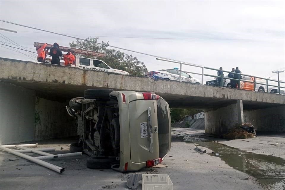 Por fortuna, la conductora resultó sólo con golpes leves.