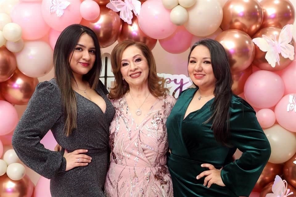 Karina Carrizales, Blanca Aranda de Carrizales y Blanca Carrizales