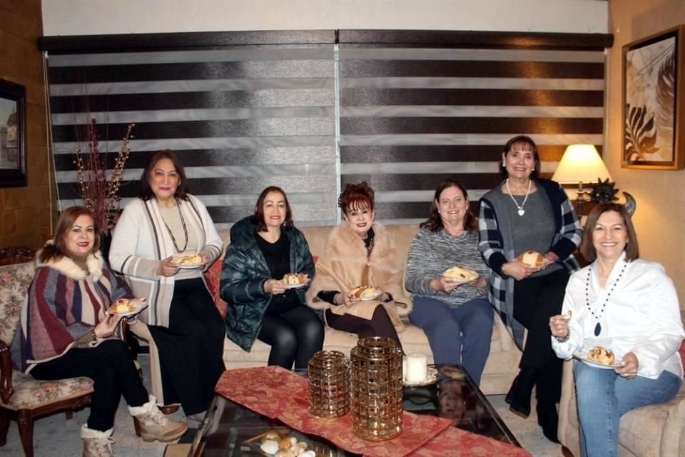 Yolanda Salazar, Rosario Jalomo, Esperanza Ramírez, Raquel Colorado, Blanca Idalia García, Yoyis García de Burnes y Diamantina Peña de Pacheco