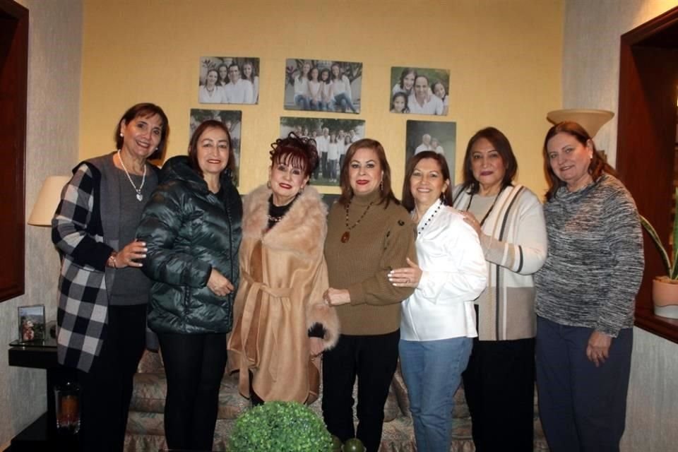 Yoyis García de Burnes, Esperanza Ramírez, Raquel Colorado, Yolanda Salazar, Diamantina Peña de Pacheco, Rosario Jalomo y Blanca Idalia García