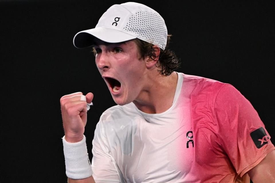 Joao Fonseca dejó en el camino a Rublev.
